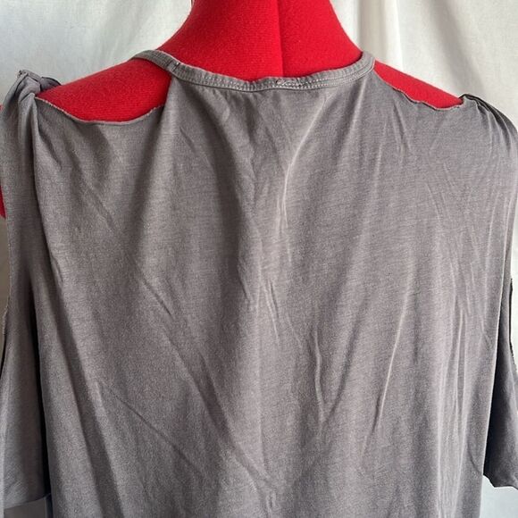 MM57 Design lab by lord & Taylor off the shoulder peek a boo shoulder shirt - Picture 7 of 10